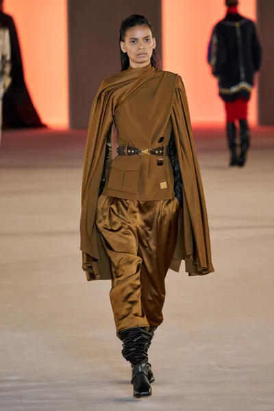Look 49